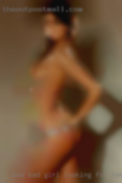 Bad bad girl looking for females swinger only.